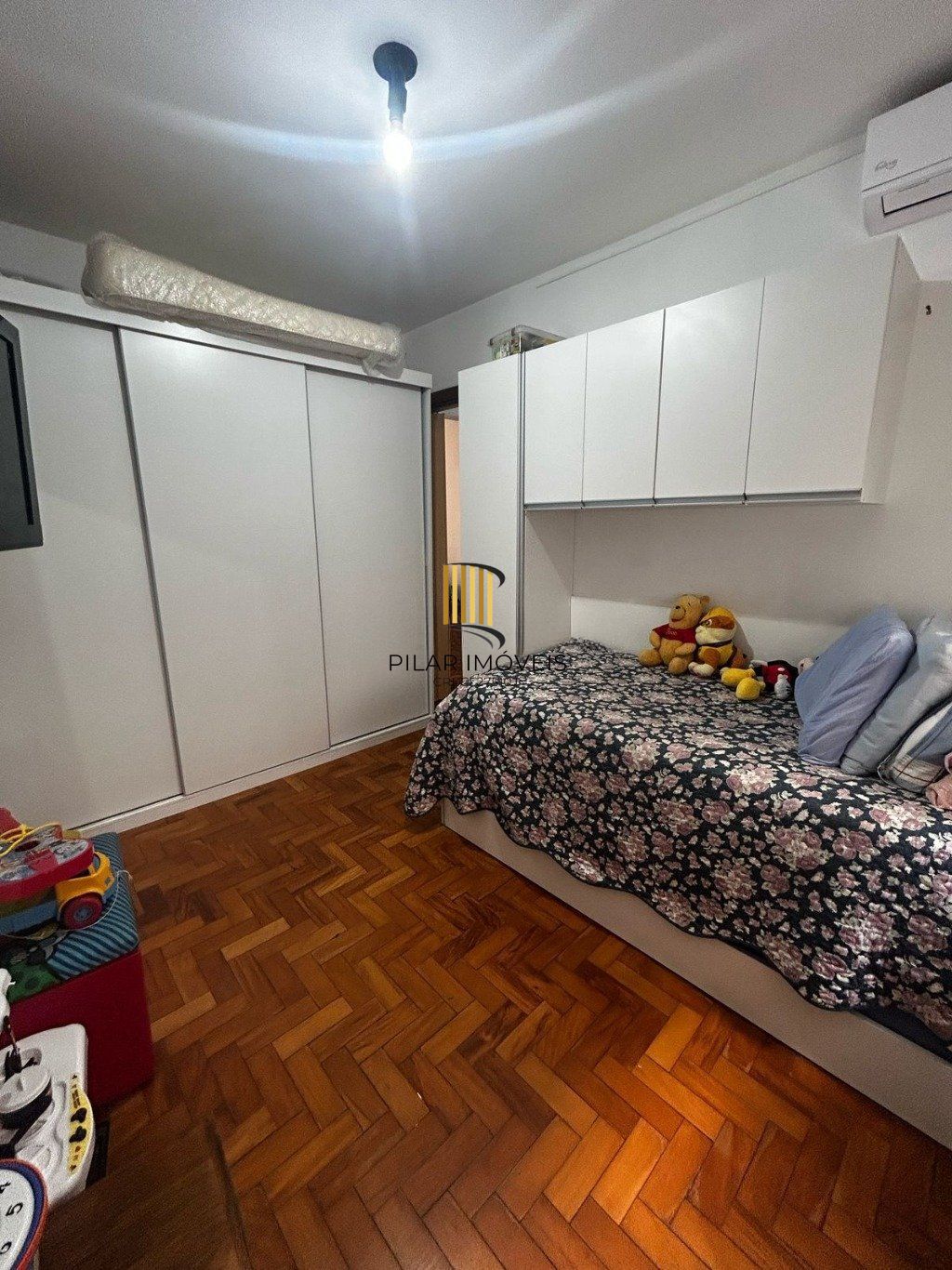Apartamento à venda terreo com pátio  2 dormitórios no bairro Menino Deus