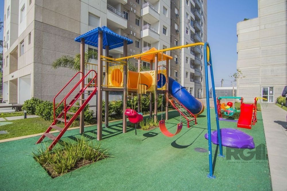 Apartamento de 2 quartos, 1 suíte, elevador e 1 vaga no bairro Humaitá.