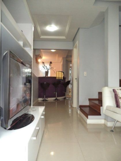 Casa com 4 dormitórios, 1 suíte, 260 m² privativos, 3 vagas no Ecoville.