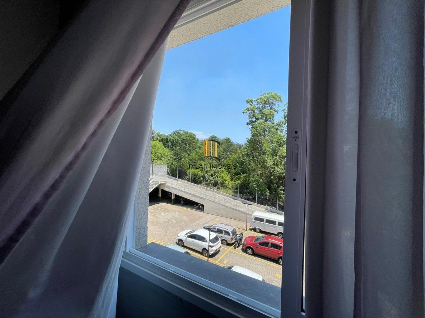 Apartamento de 2 dormitórios, elevador e 1 vaga de garagem em Canoas.