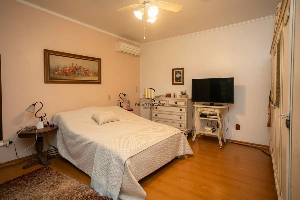 Casa à venda com 280m², 4 quartos e 2 vagas no bairro Auxiliadora