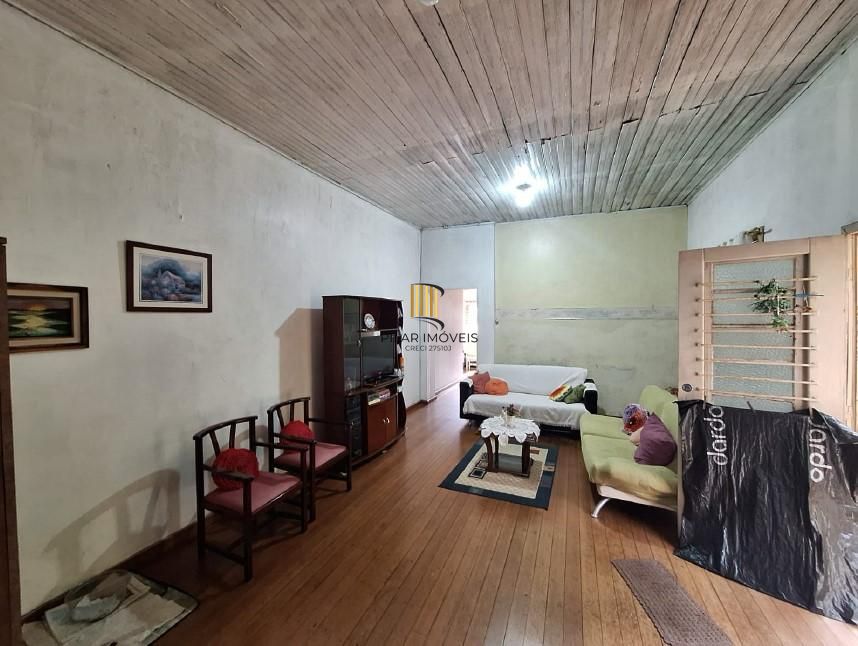 Casa com Terreno de 213m² na Azenha em Porto Alegre