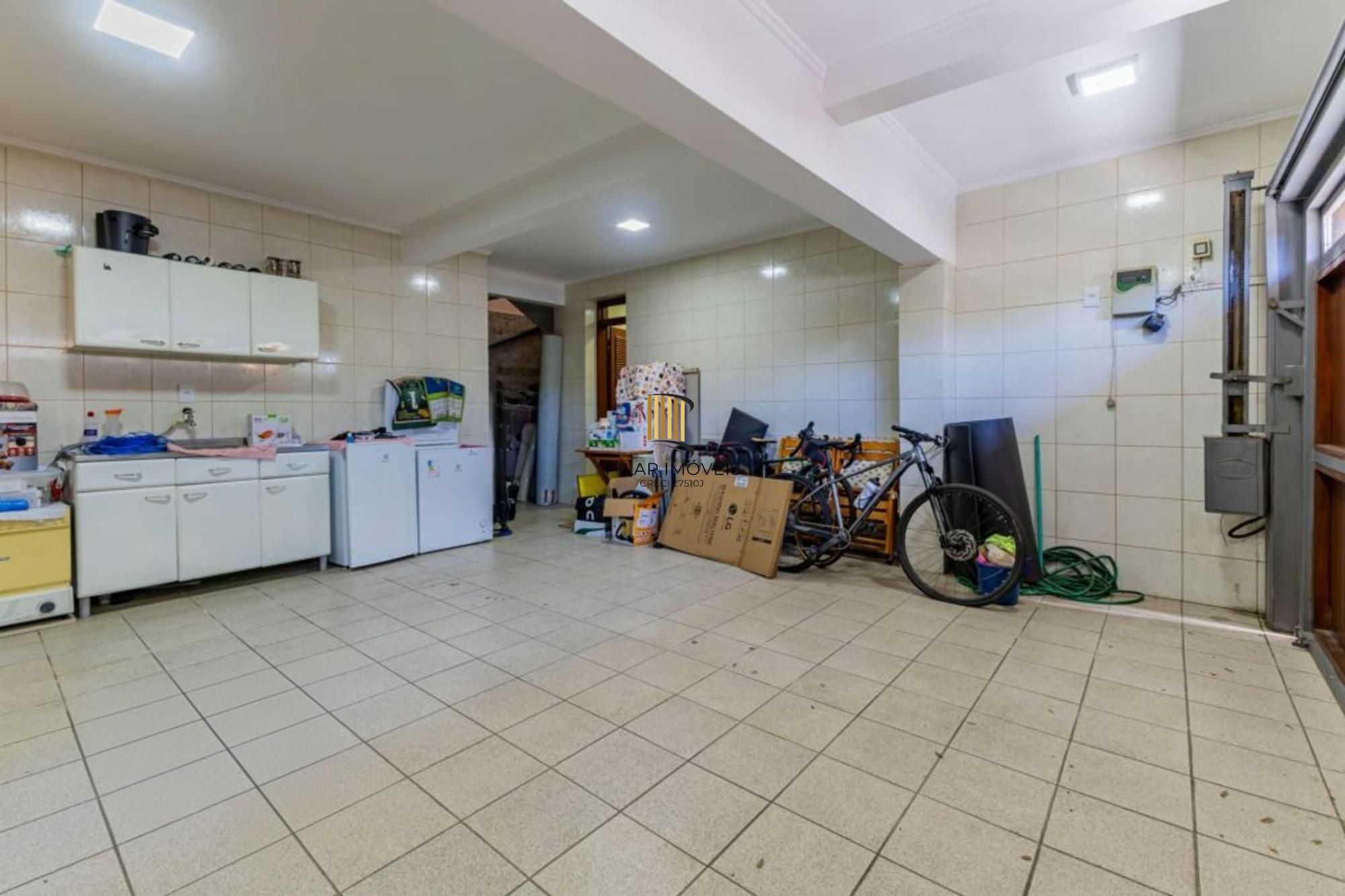 Casa com 1.640,00m², 3 dormitórios, 4 vagas à venda Rua Marista.