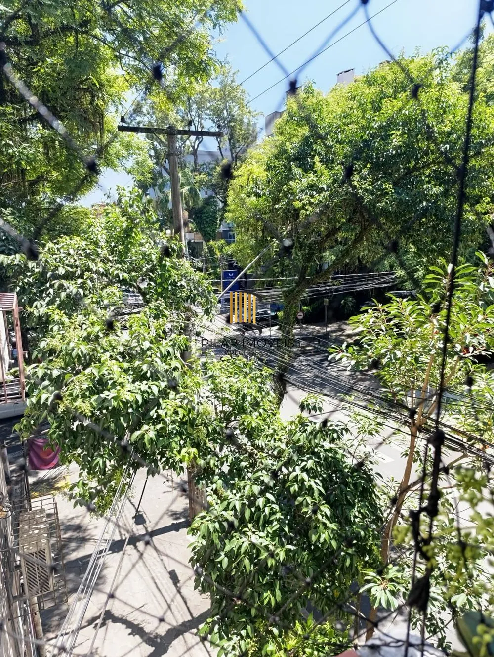 Apartamento de 2 quartos e sacada no bairro Mont' Serrat.