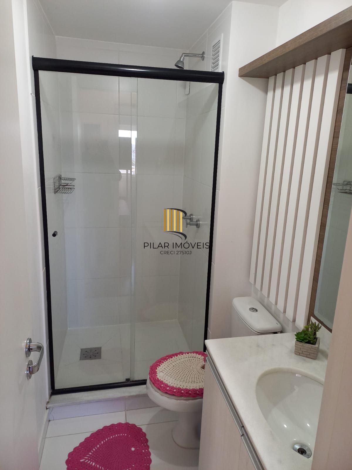 Apartamento de 2 dormitórios , 1 vaga coberta no bairro São Sebastião