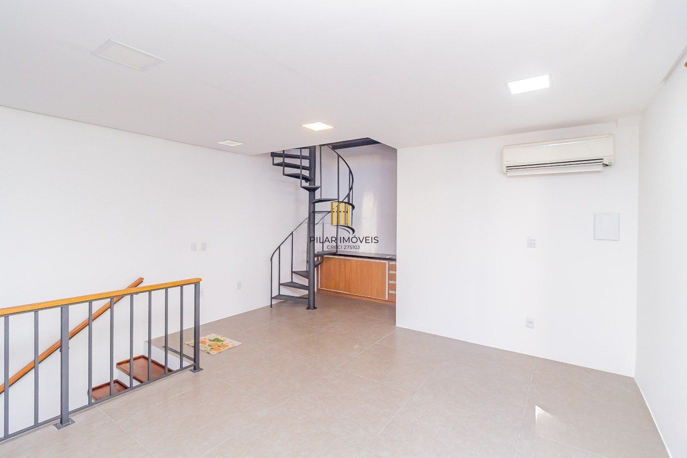 Prédio Comercial á venda com 2 salas e terraço no bairro Menino Deus