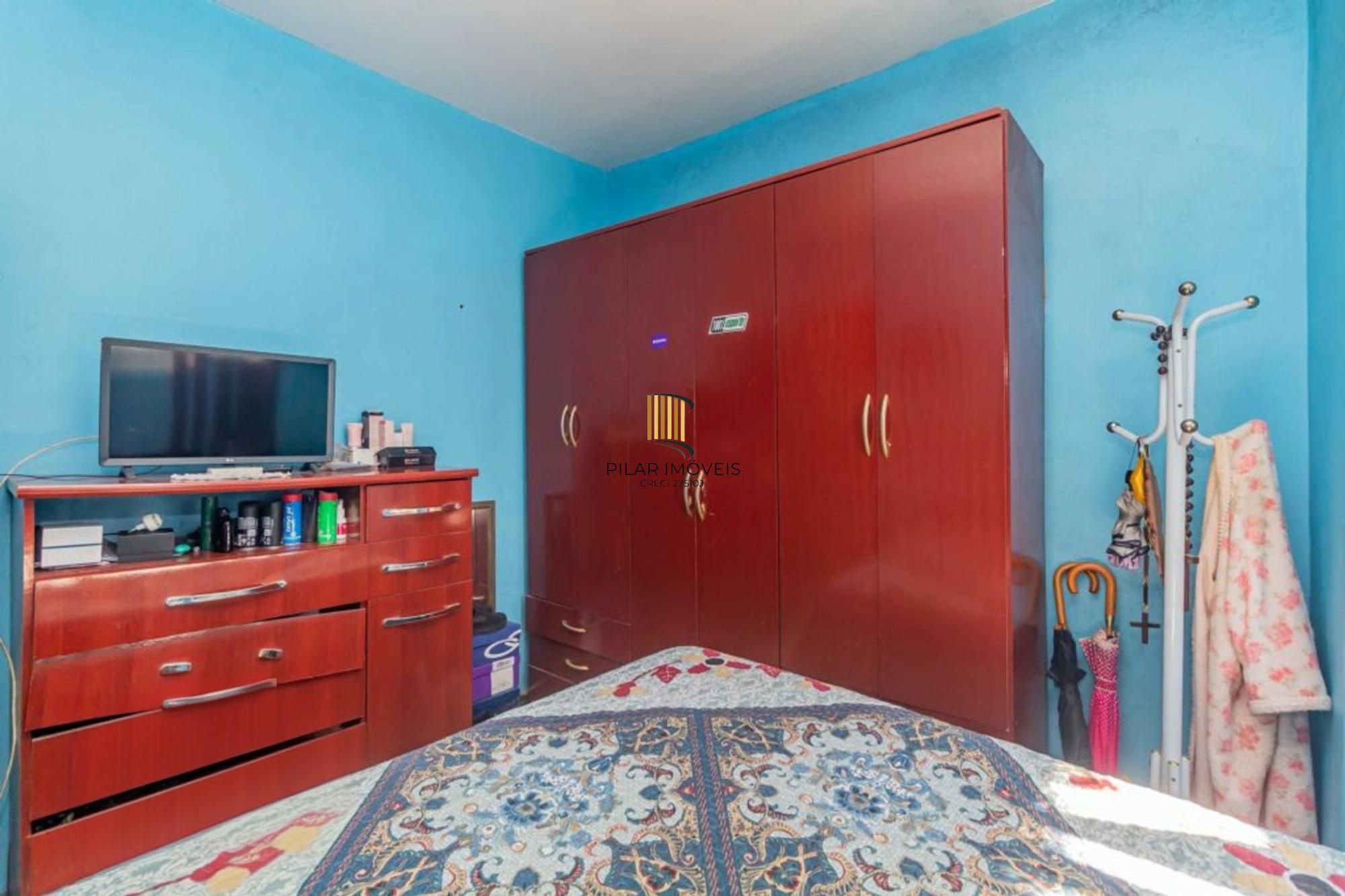 Casa com 4 quartos, 1 suíte , vaga de garagem e churrasqueira à venda em Sarandi.