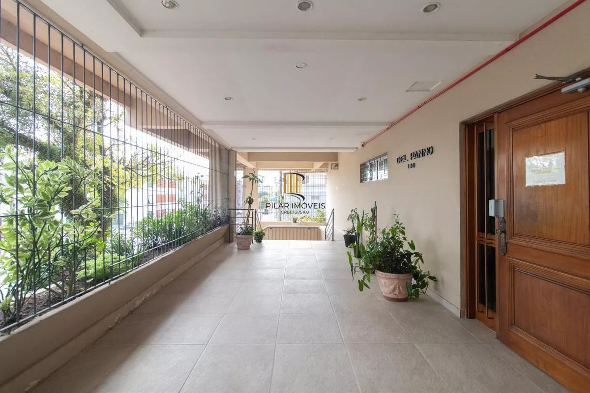 Apartamento 2 dormitórios no Partenon com sacada e 60m²