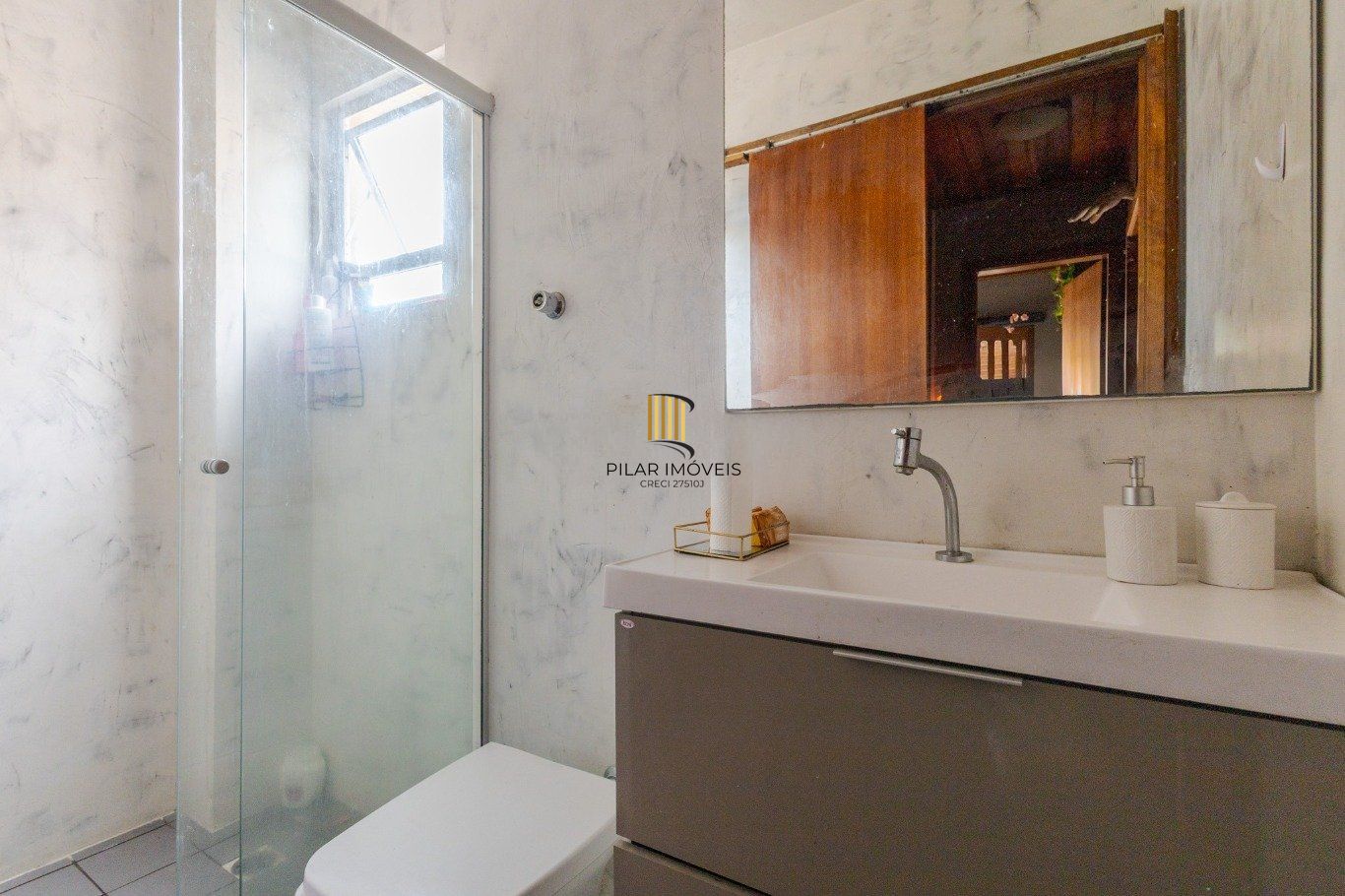 Casa com 3 quartos semi mobiliado com vaga no bairro Partenon