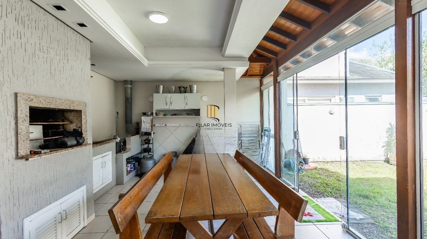 Casa em Condomínio com 4 quartos, 1 suíte e 300m² à venda em Ecoville.