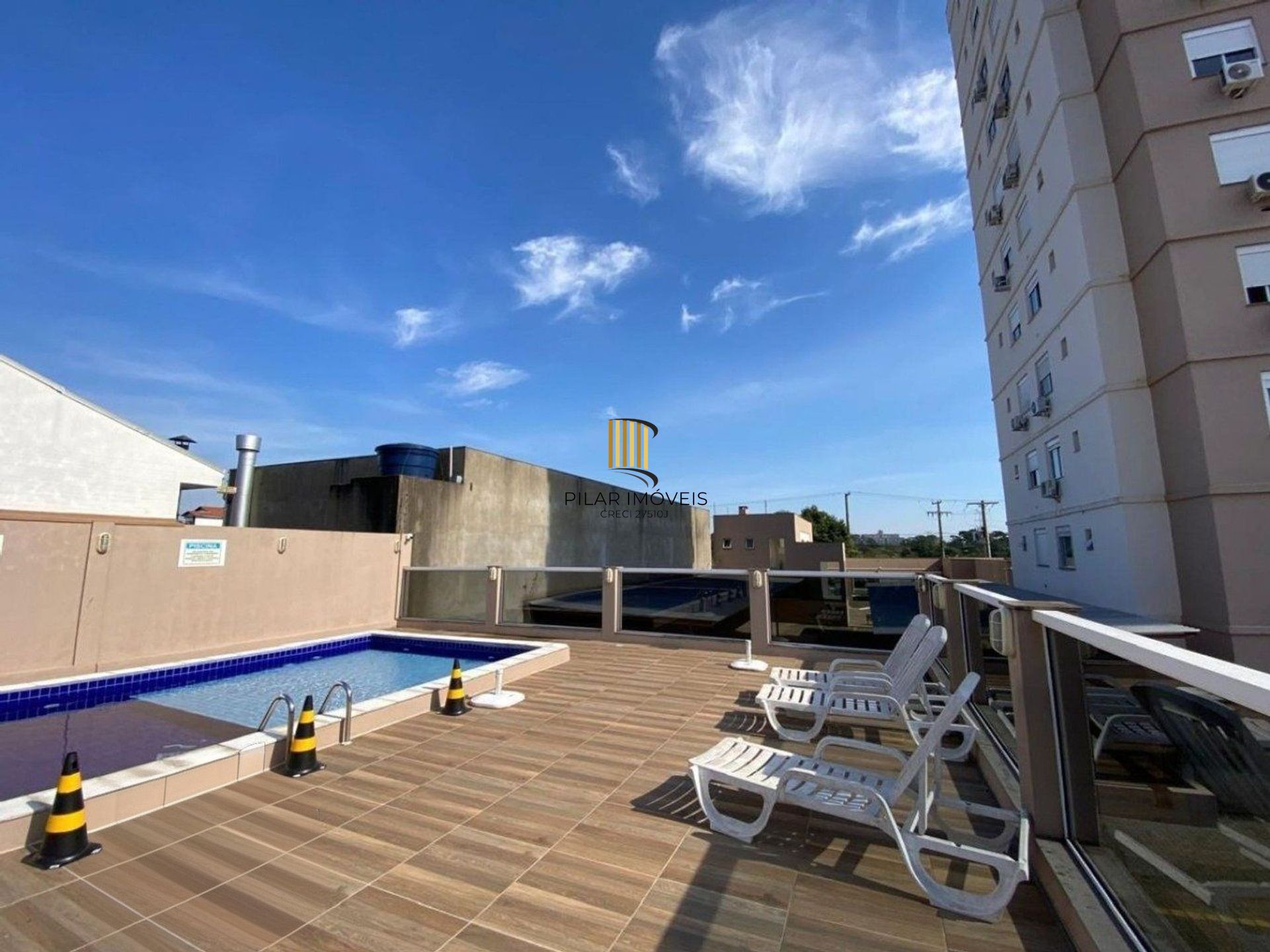 Apartamento de 2 dormitórios, elevador e 1 vaga de garagem em Canoas.