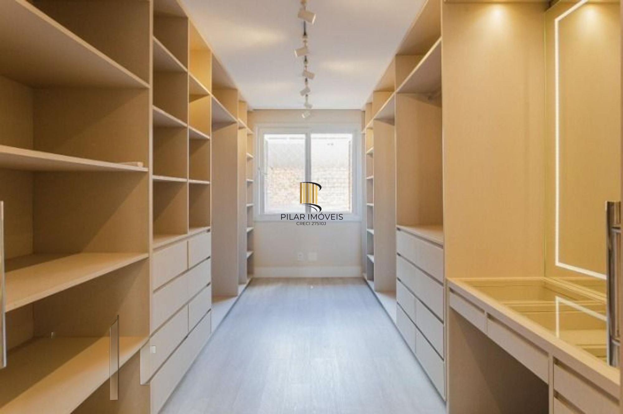 Casa em Condomínio com 5 quartos e 390m² à venda em Boa Vista, Porto Alegre.