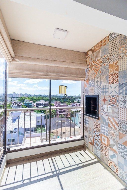 Apartamento com 2 quartos, vaga e sacada e churrasqueira no bairro Sarandi