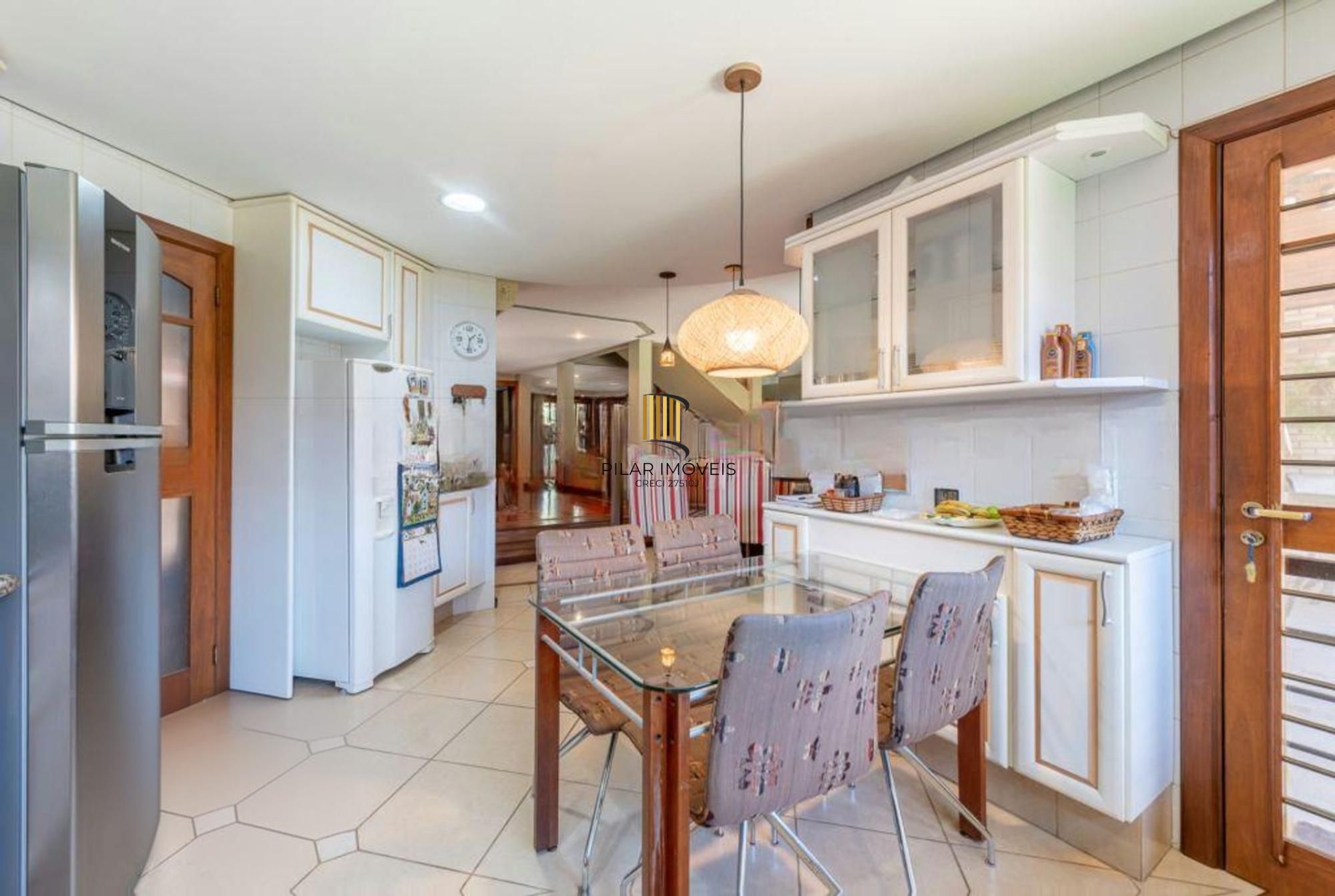 Casa com 5 dormitórios, 2 suítes, 2 vagas,360m² à venda no Jardim Itu Sabará.