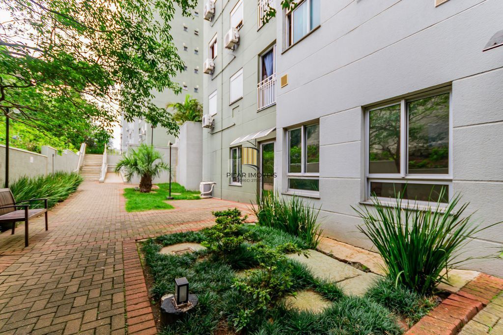 Apartamento com 2 quartos e 48m² à venda em Glória.