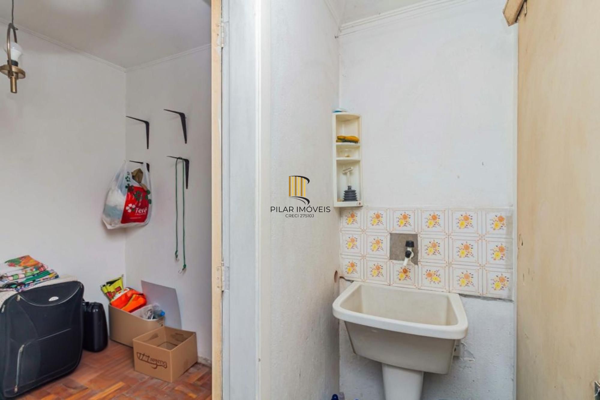 Apartamento com 2 quartos, elevador semi mobiliado no bairro Floresta.