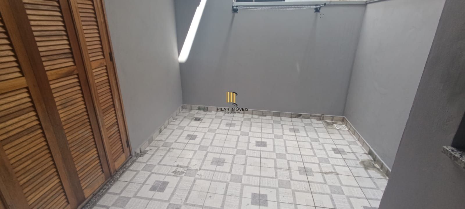 Casa de 2 quartos e 2 vagas de garagem no bairro São José Canoas.
