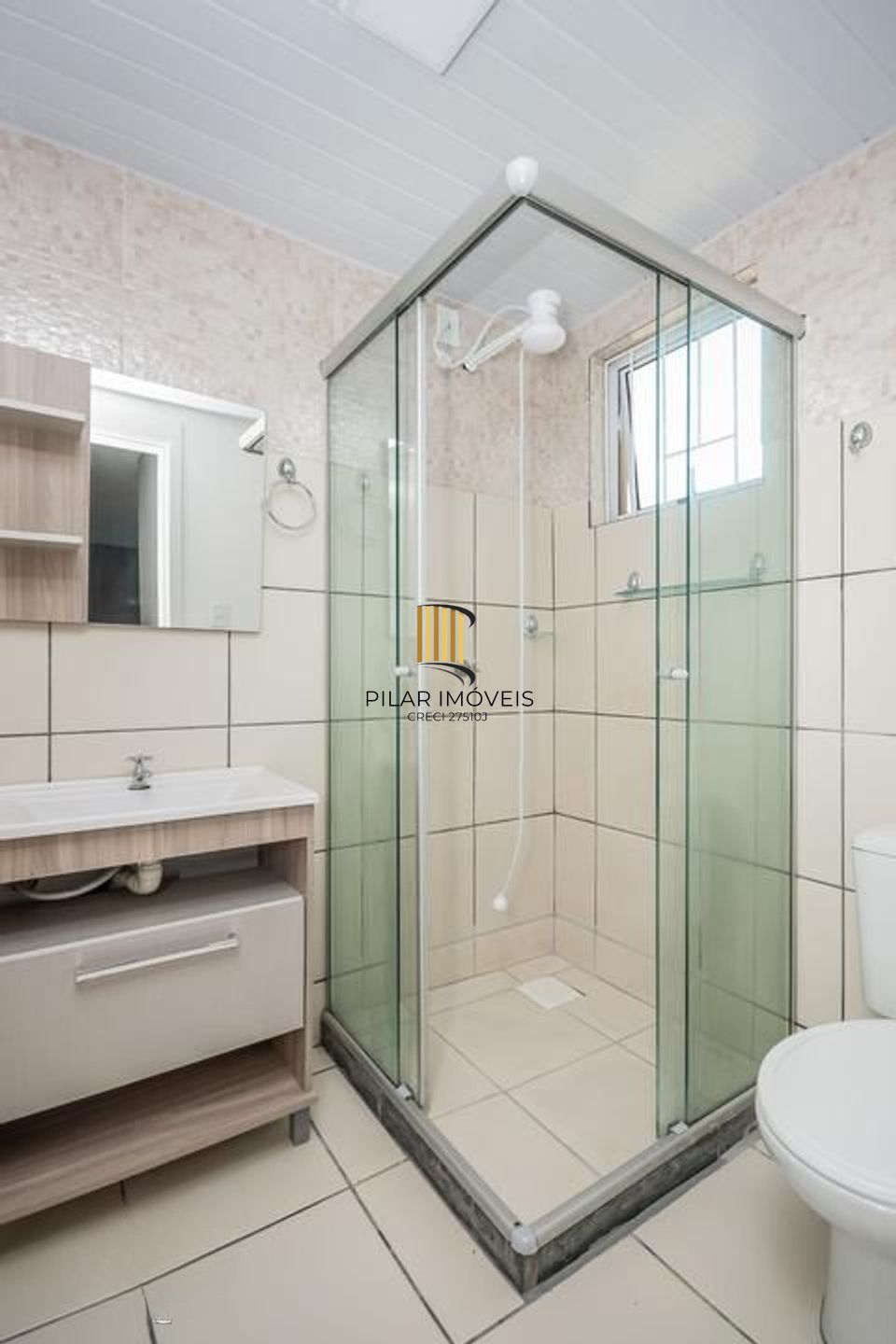 Apartamento térreo de 2 quartos, portaria 24 horas no bairro Glória.