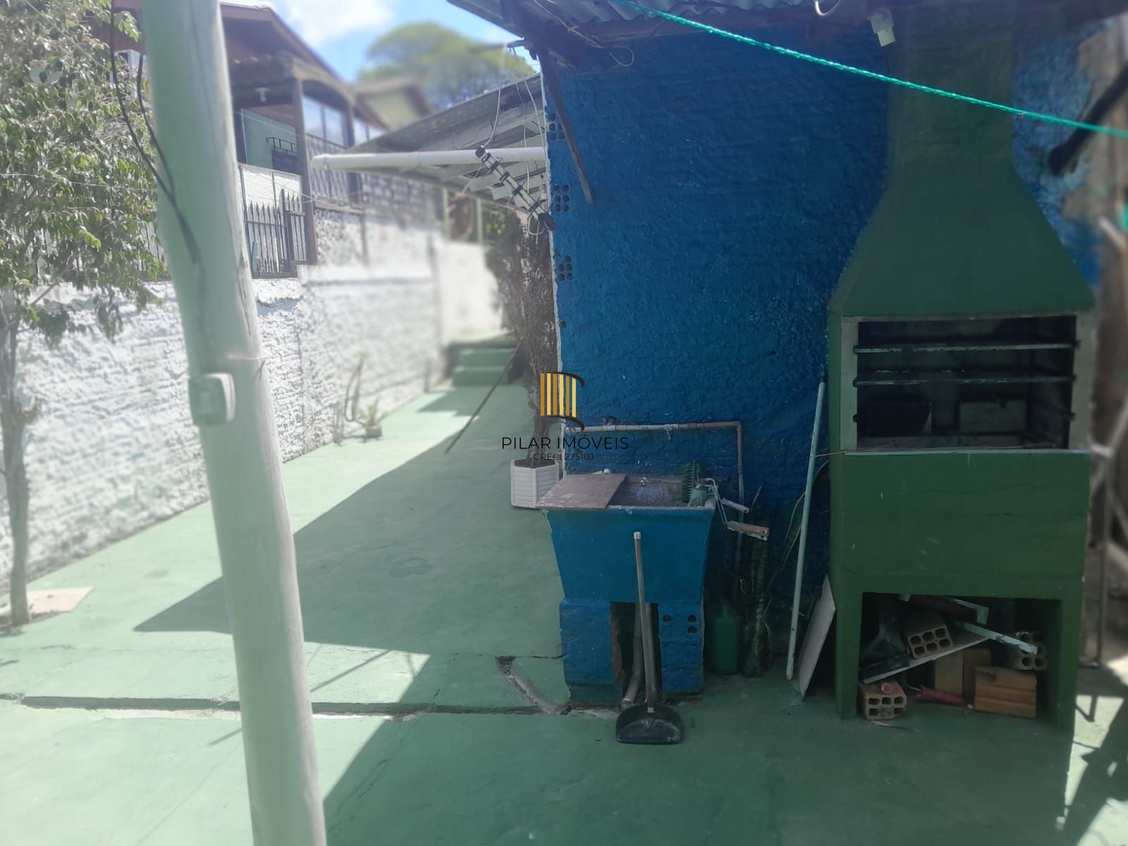 Casa com Pátio, 2 Quartos, vaga de garagem no Bairro Passos Das Pedras.