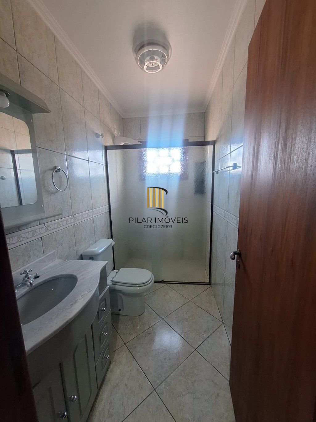 Casa 5 dormitórios, 1 suíte,  piscina e 2 vaga de garagem em Canoas.