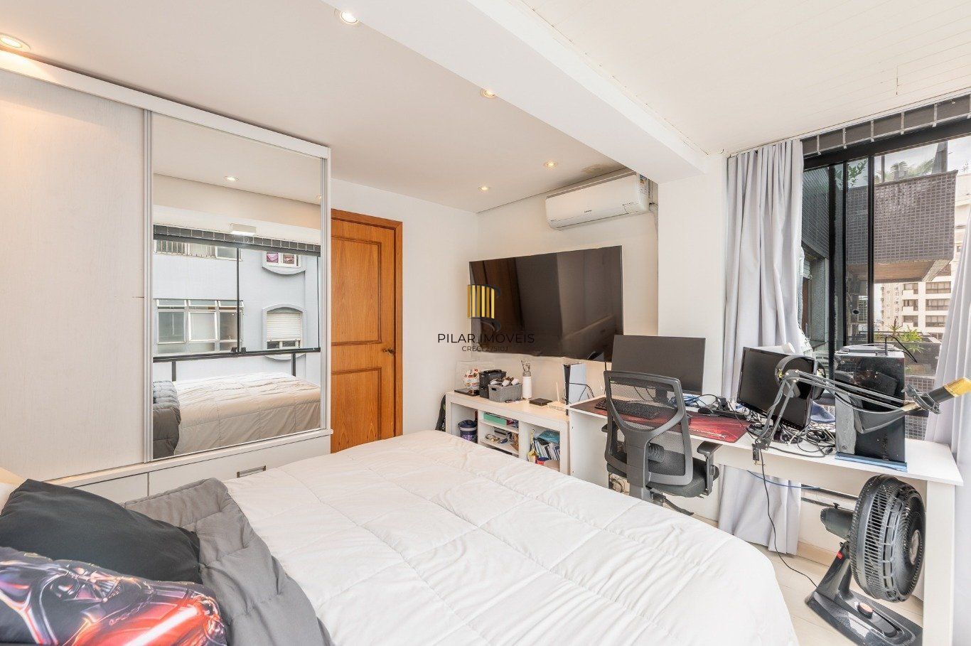 Cobertura de 3 quartos,suíte,elevador,2 vagas no bairro Mont Serrat