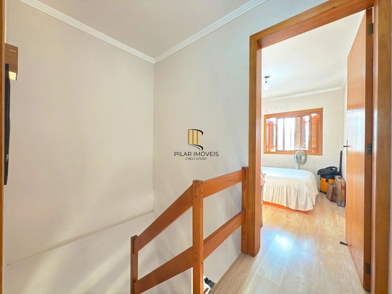 Casa com 2 quartos, 3 banheiros, pátio e churrasqueira no bairro Serraria