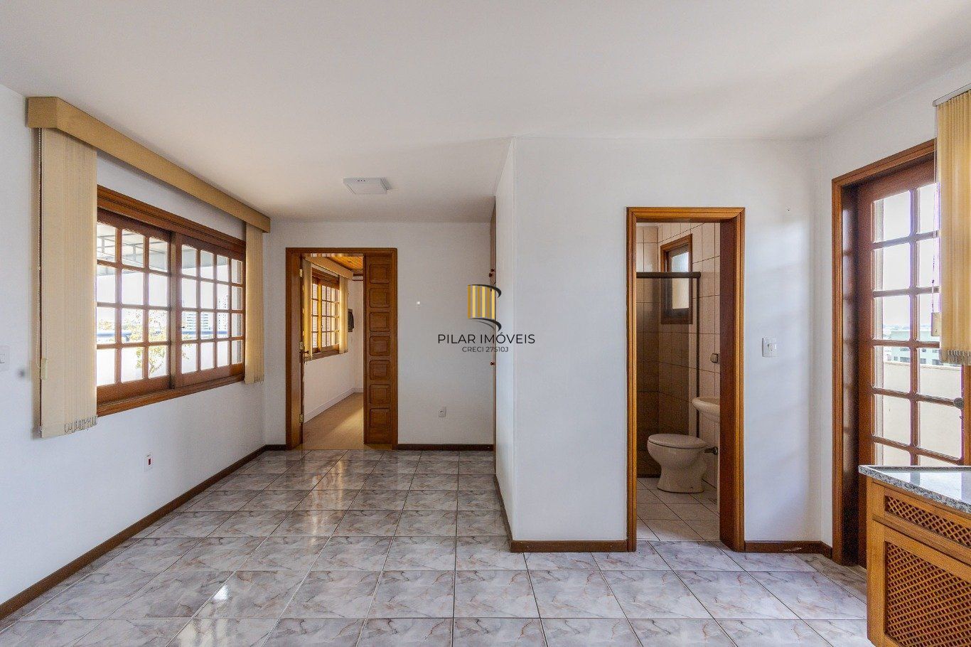 Cobertura com 4 quartos, 1 suíte e 2 vagas no bairro Passo da Areia.