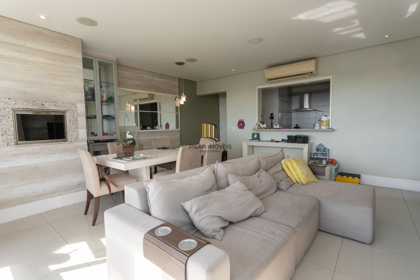 Apartamento com 3 quartos(1 suíte) e 2 vagas de garagem no Bairro Petrópolis
