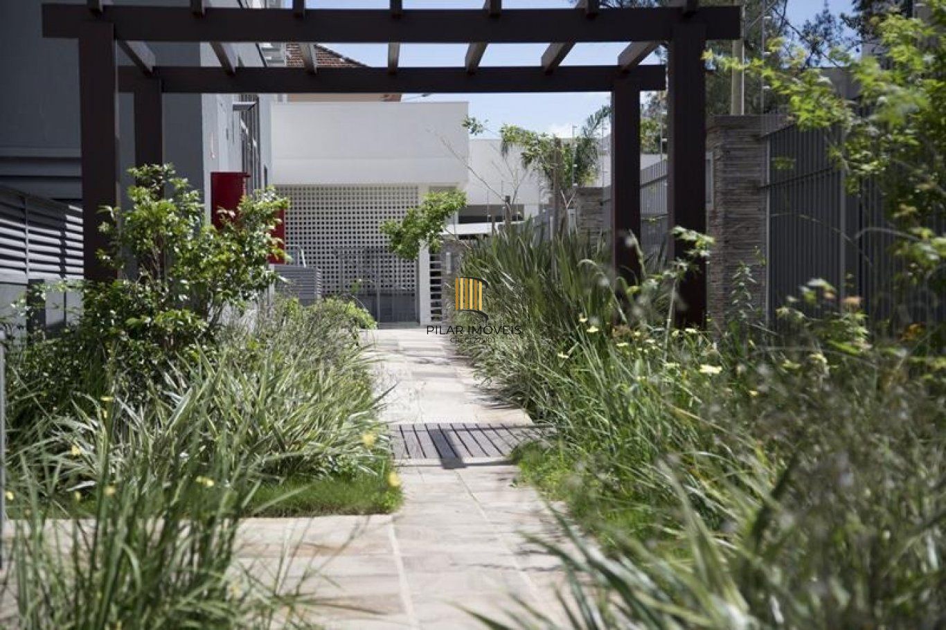 Apartamento 2 Dormitórios, Suíte, 2 vagas e elevador no Passo da Areia