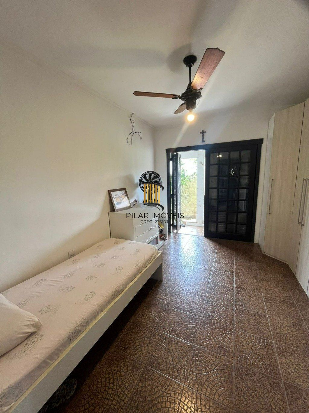 Casa de 3 dormitórios e 4 vagas de garagem em Cachoeirinha.