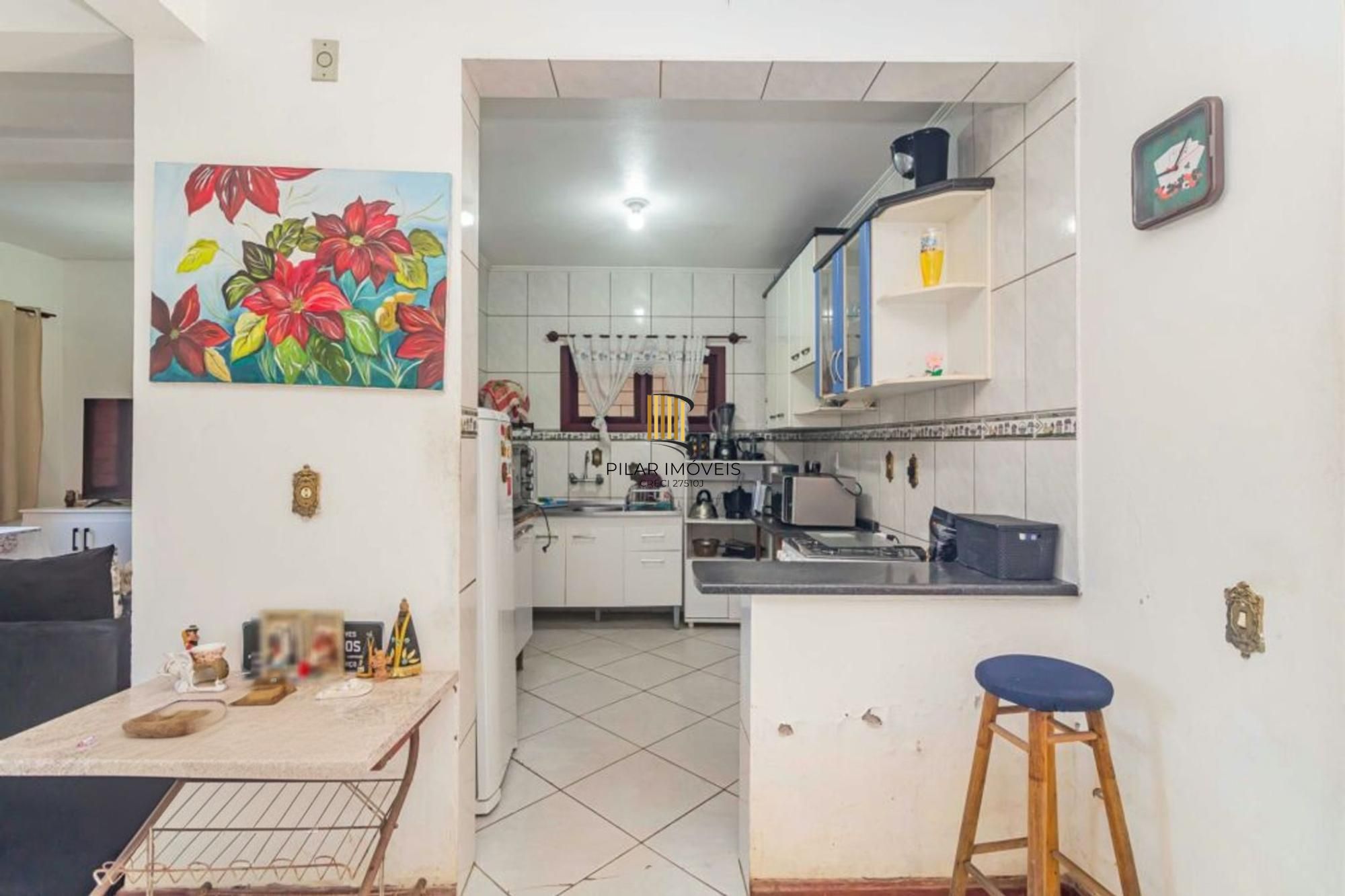 Casa com 4 quartos, 1 suíte , vaga de garagem e churrasqueira à venda em Sarandi.