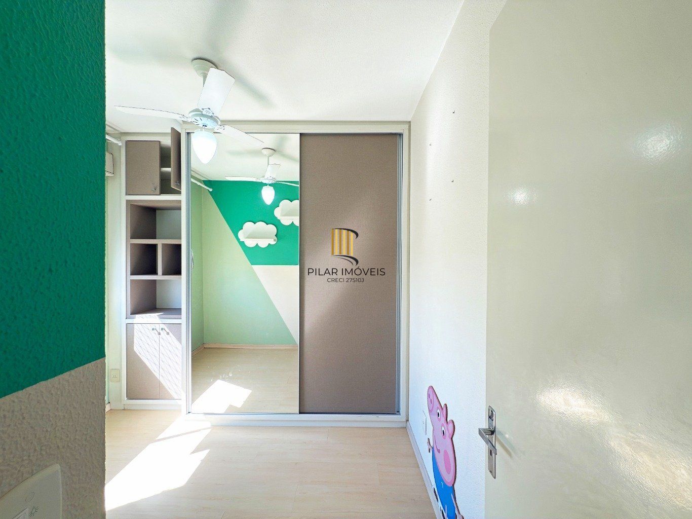 Apartamento com 2 quartos, vaga e elevador  no bairro Sarandi.