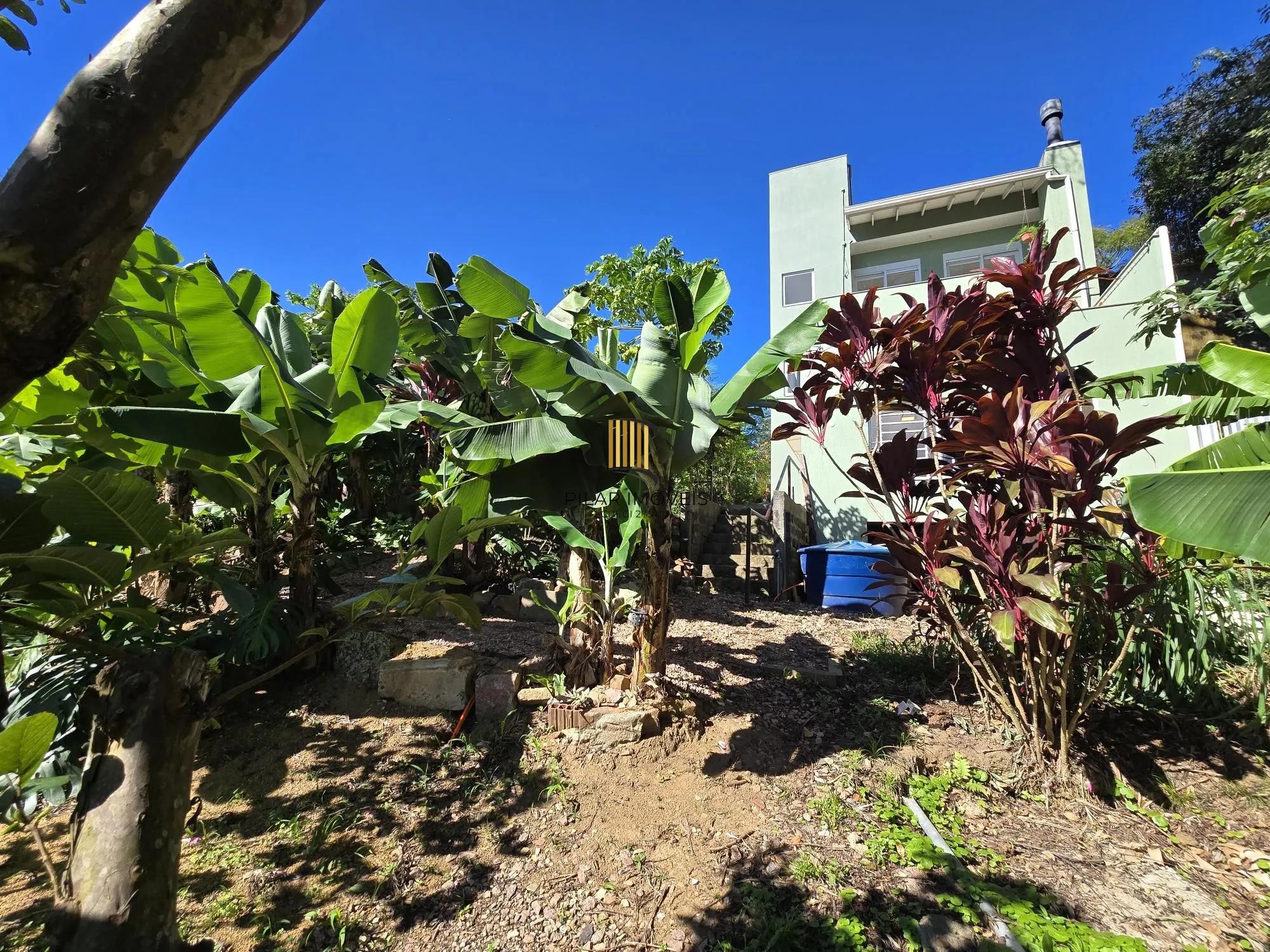 Casa 3 dormitórios, 1 suíte, 4 vagas 210 m² privativos no Belém Novo.