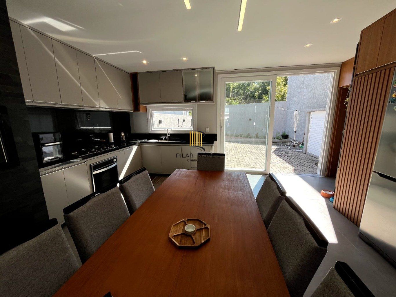 Casa de 3 dormitórios e 4 vagas de garagem em Gravataí.