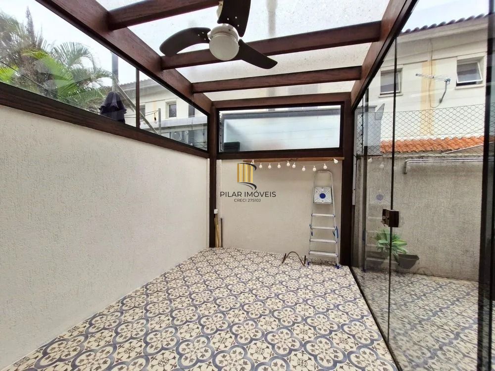 Casa de 2 dormitórios e 2 vagas de garagem em Canoas.