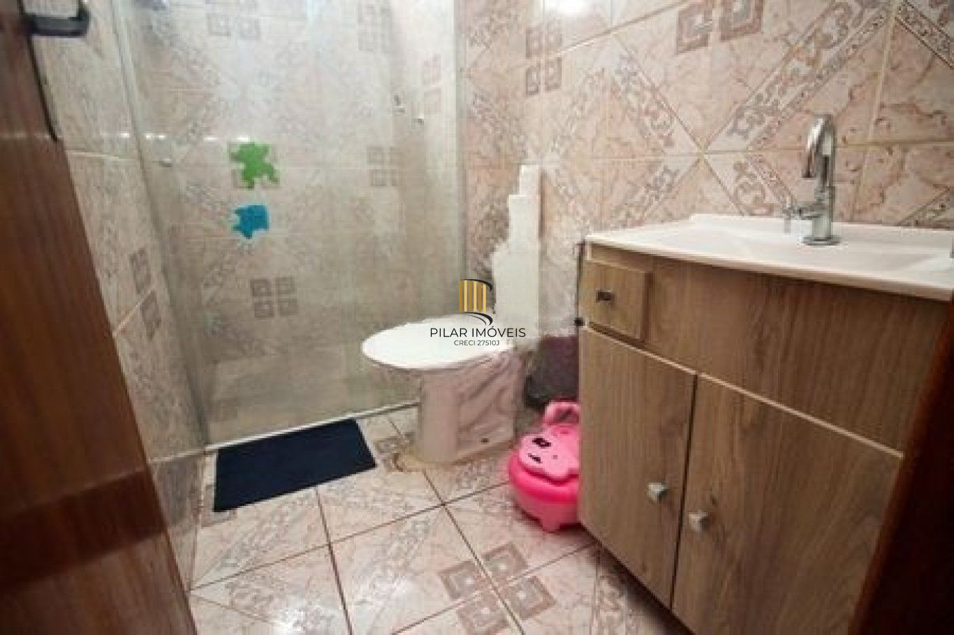 Apartamento com 2 quartos, portaria 24 horas e churrasqueira no bairro Camaquã.