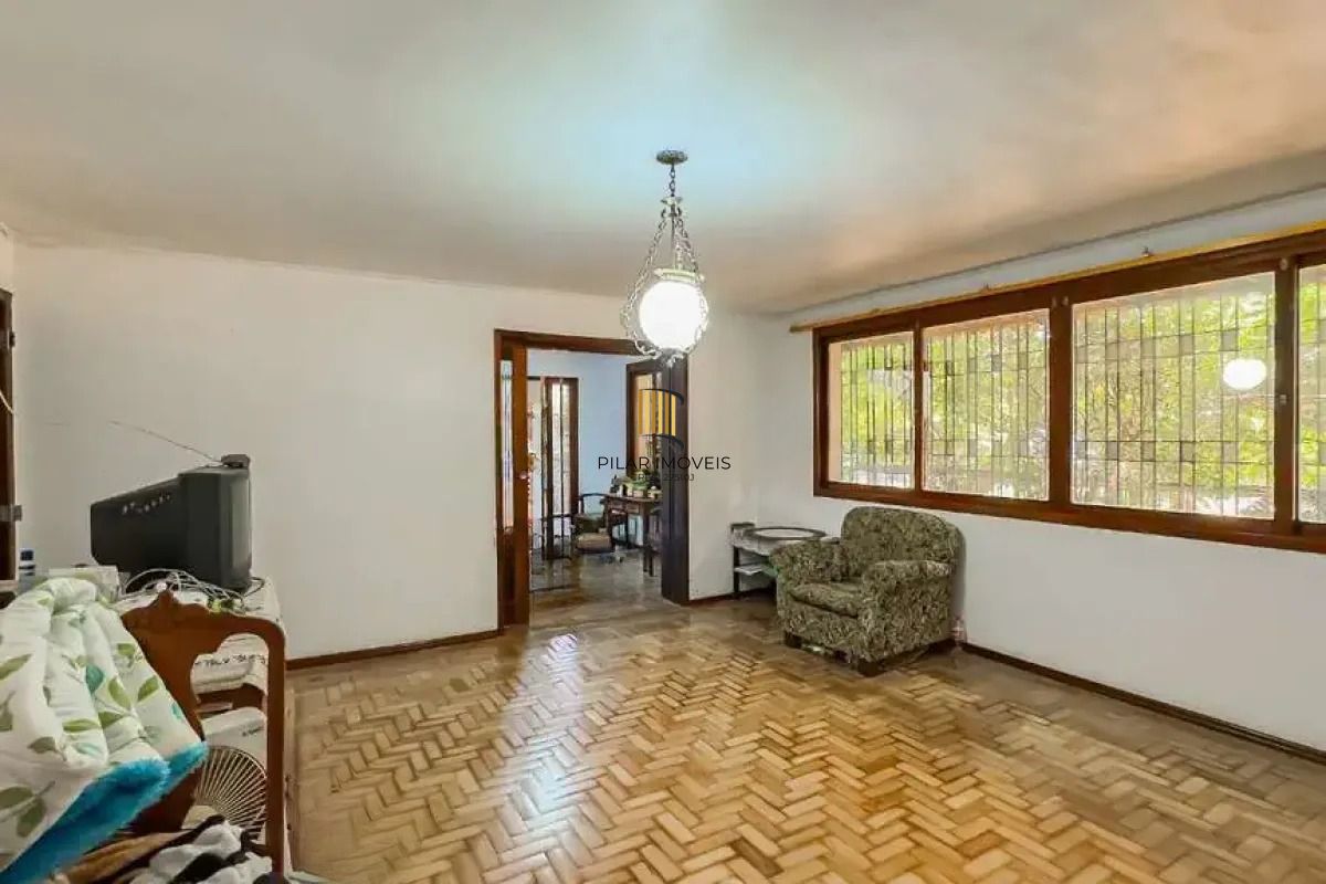 Casa ampla na Vila Ipiranga com 340 m², 4 dormitórios e potencial comercial