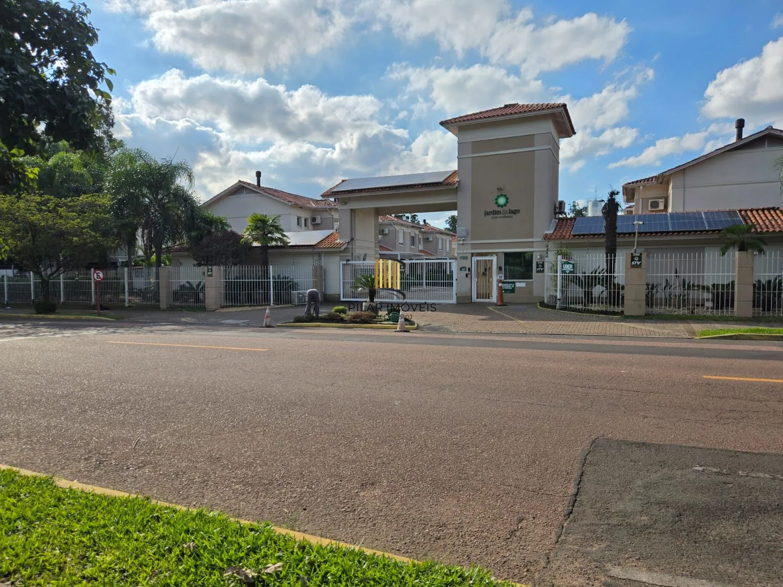 Casa de 2 dormitórios e 2 vagas de garagem em Canoas.