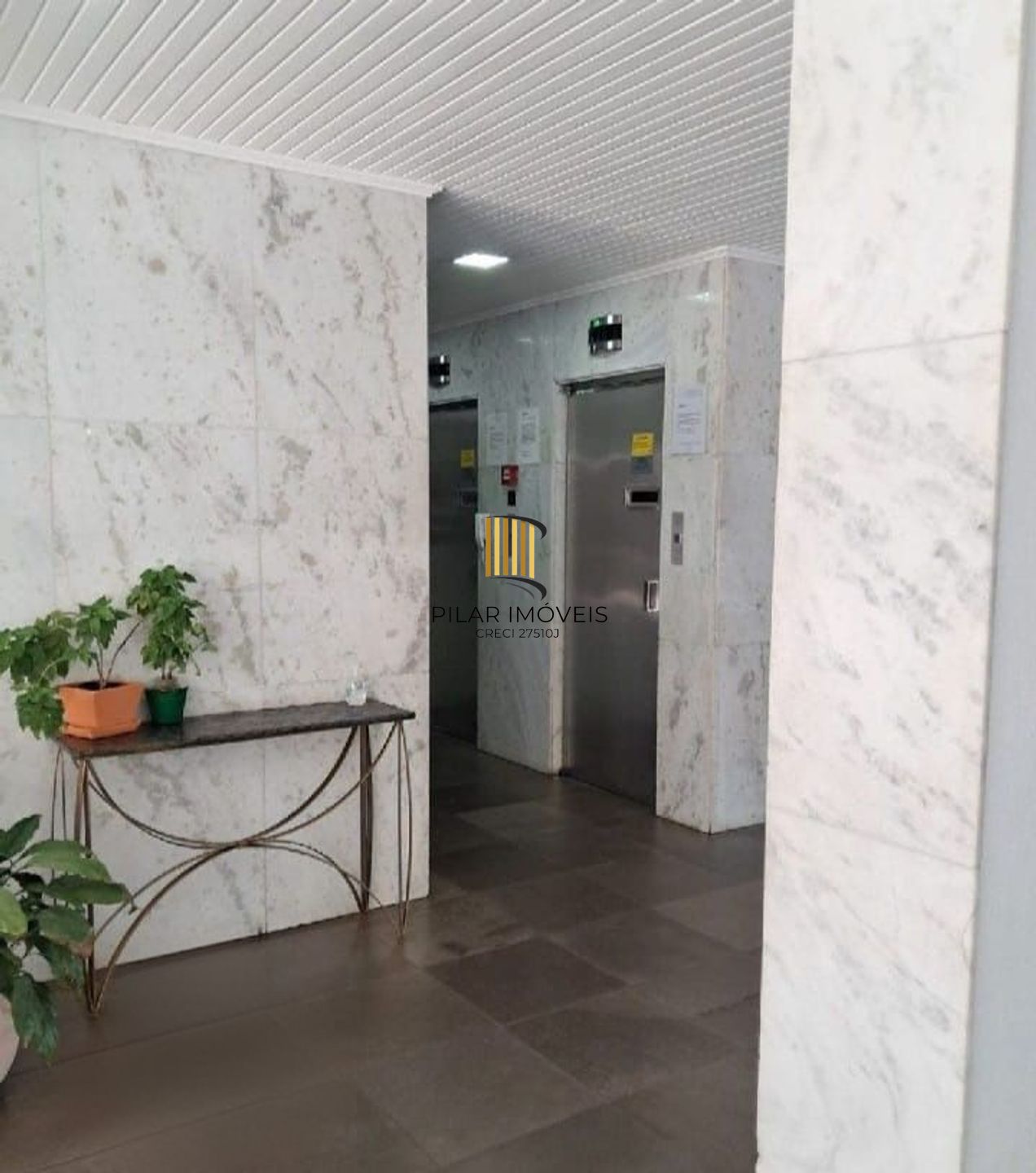Apartamento de 2 quartos e elevador em Canoas.