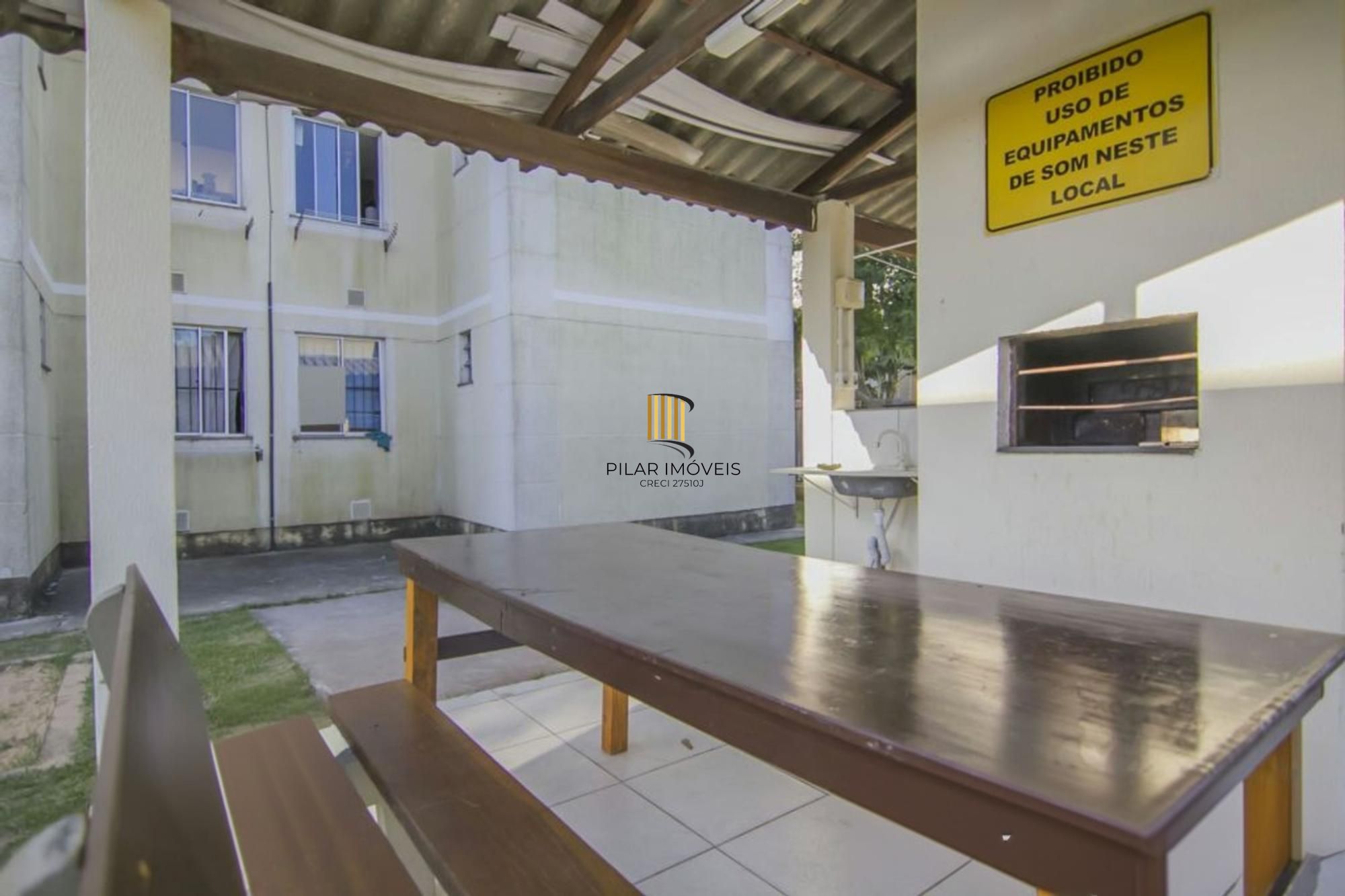 Apartamento com 2 quartos, vaga e salão de festa no bairro Passo das Pedras.