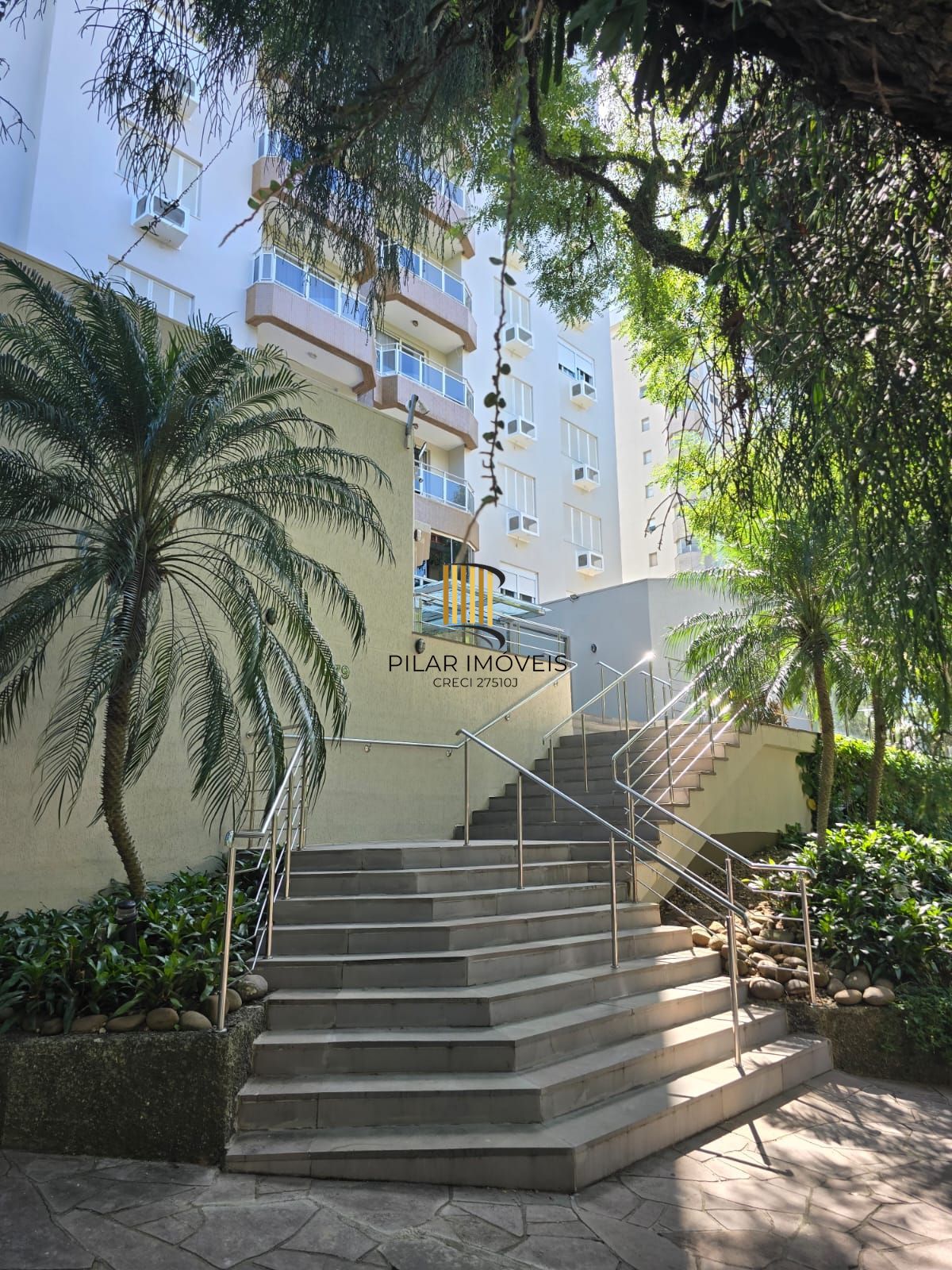 Apartamento de 3 dormitórios, elevador e 1 vaga de garagem em Canoas.