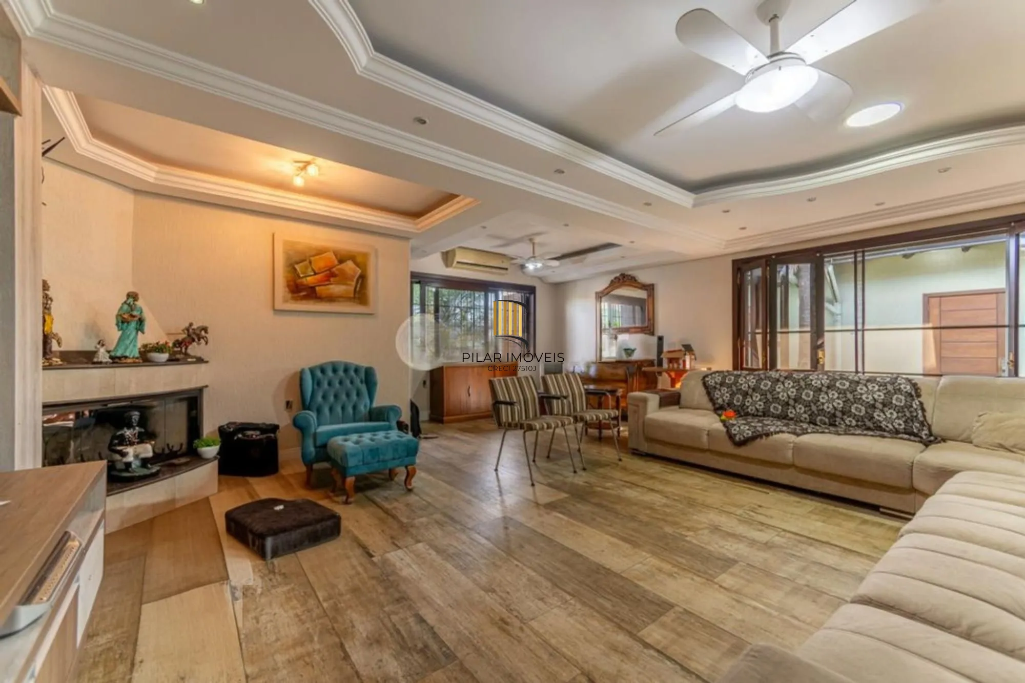 Casa com 4 quartos,1 Suite, 2 vagas e 450m² à venda em Sarandi.