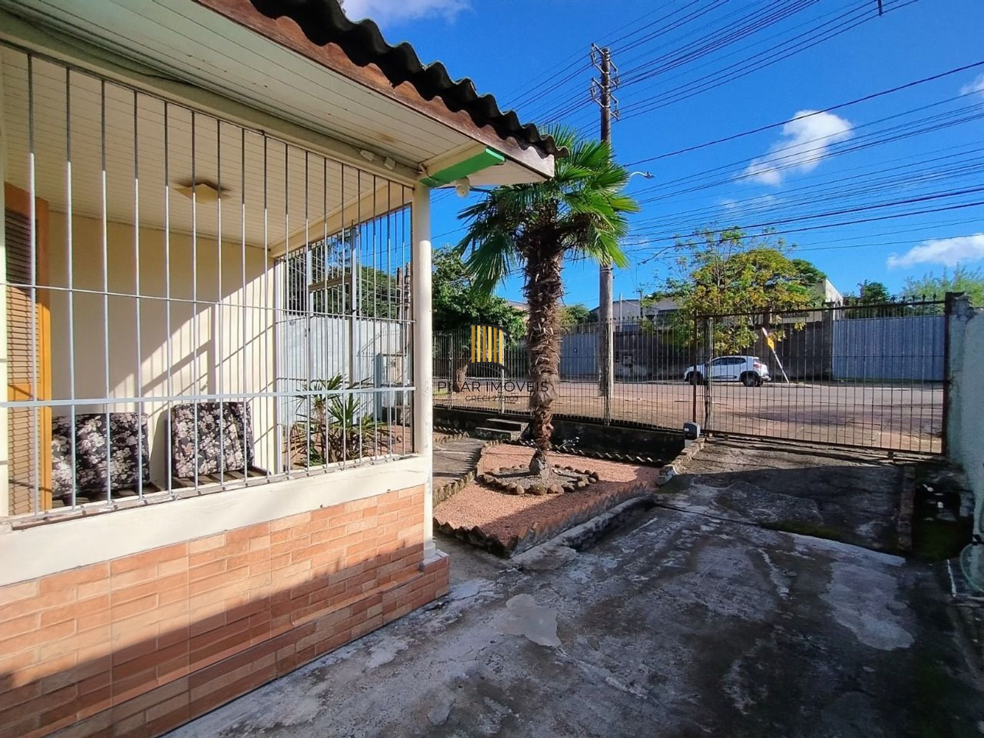 Casa de 3 dormitórios e 4 vagas de garagem em Canoas.