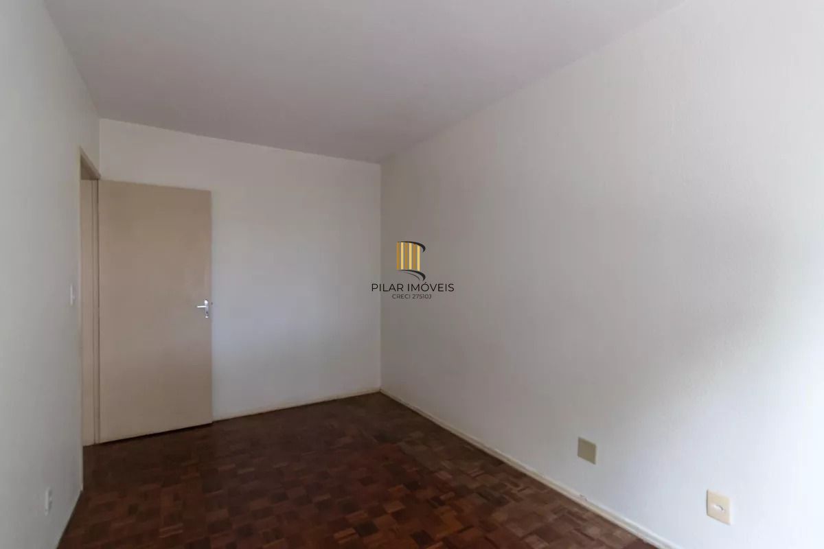 Apartamento 2 dormitórios no Partenon com sacada e 60m²