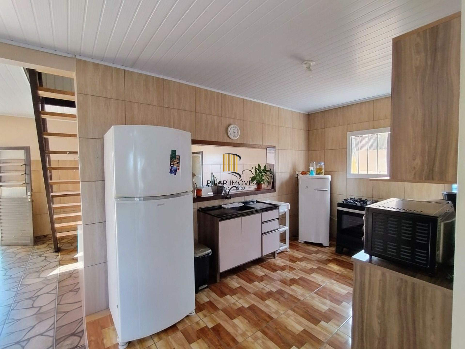 Casa de 4 dormitórios e 4 vagas de garagem em Canoas.
