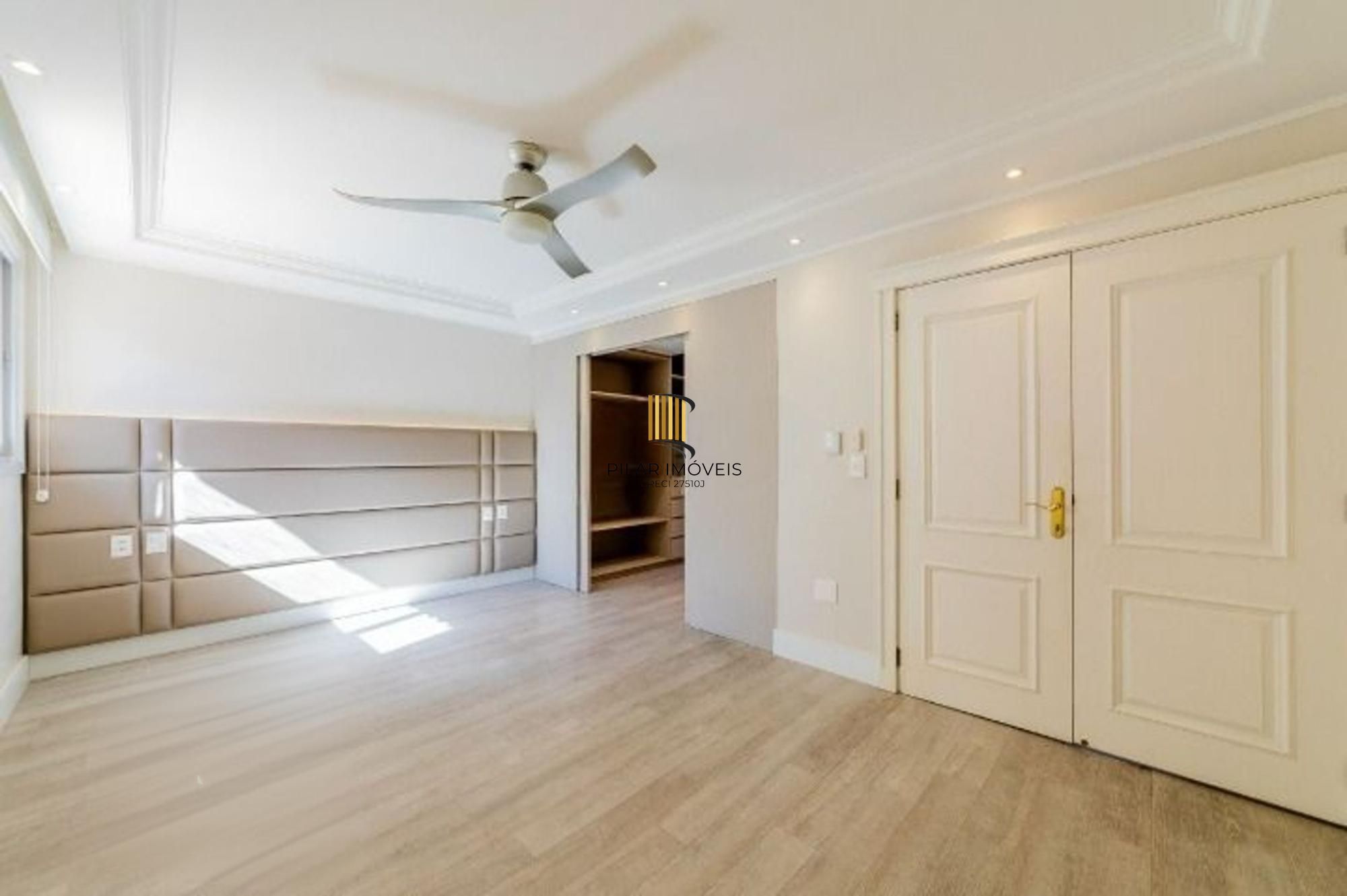 Casa em Condomínio com 5 quartos e 390m² à venda em Boa Vista, Porto Alegre.