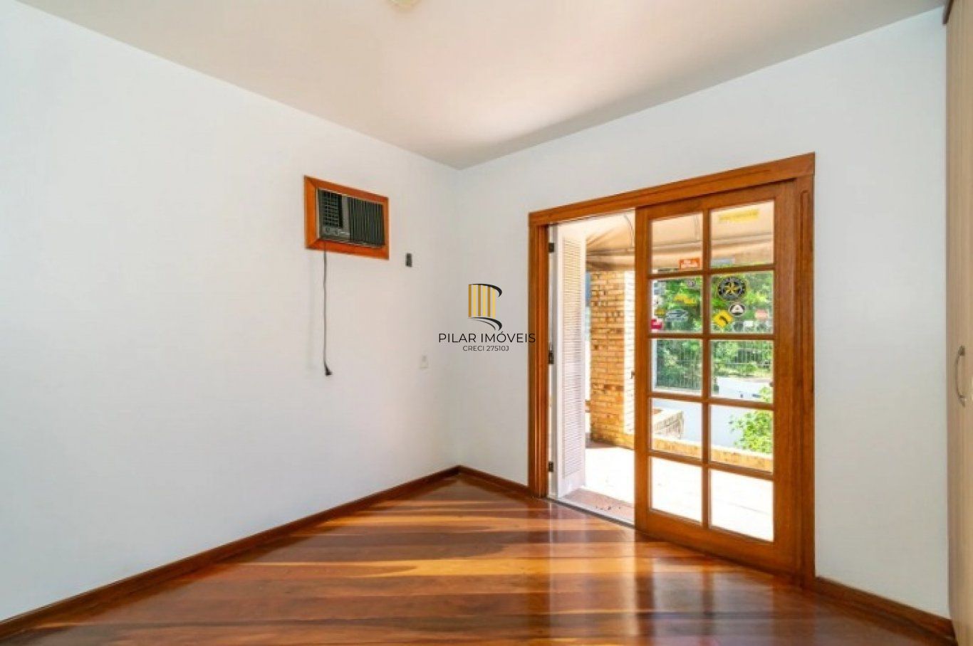 Casa com 3 quartos, 1 suíte, 2 vagas, e 234m² à venda no bairro Tristeza