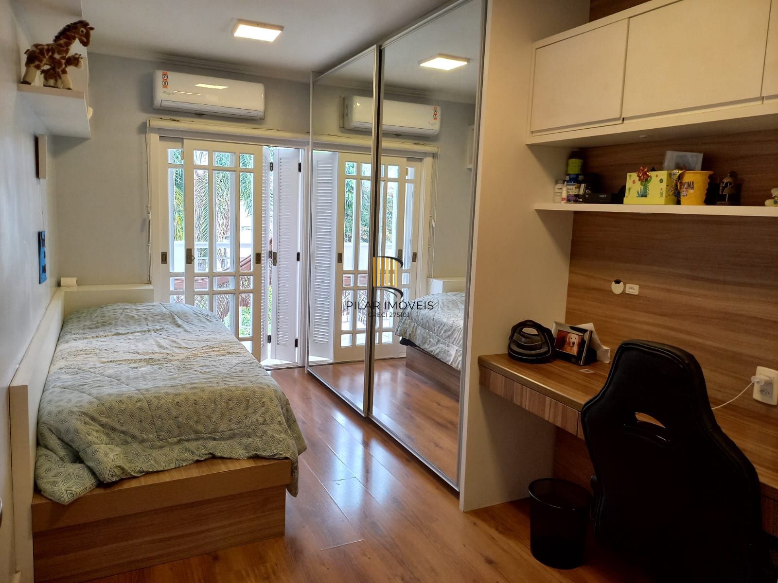 Casa com 4 dormitórios no Bairro Chácara das Pedras