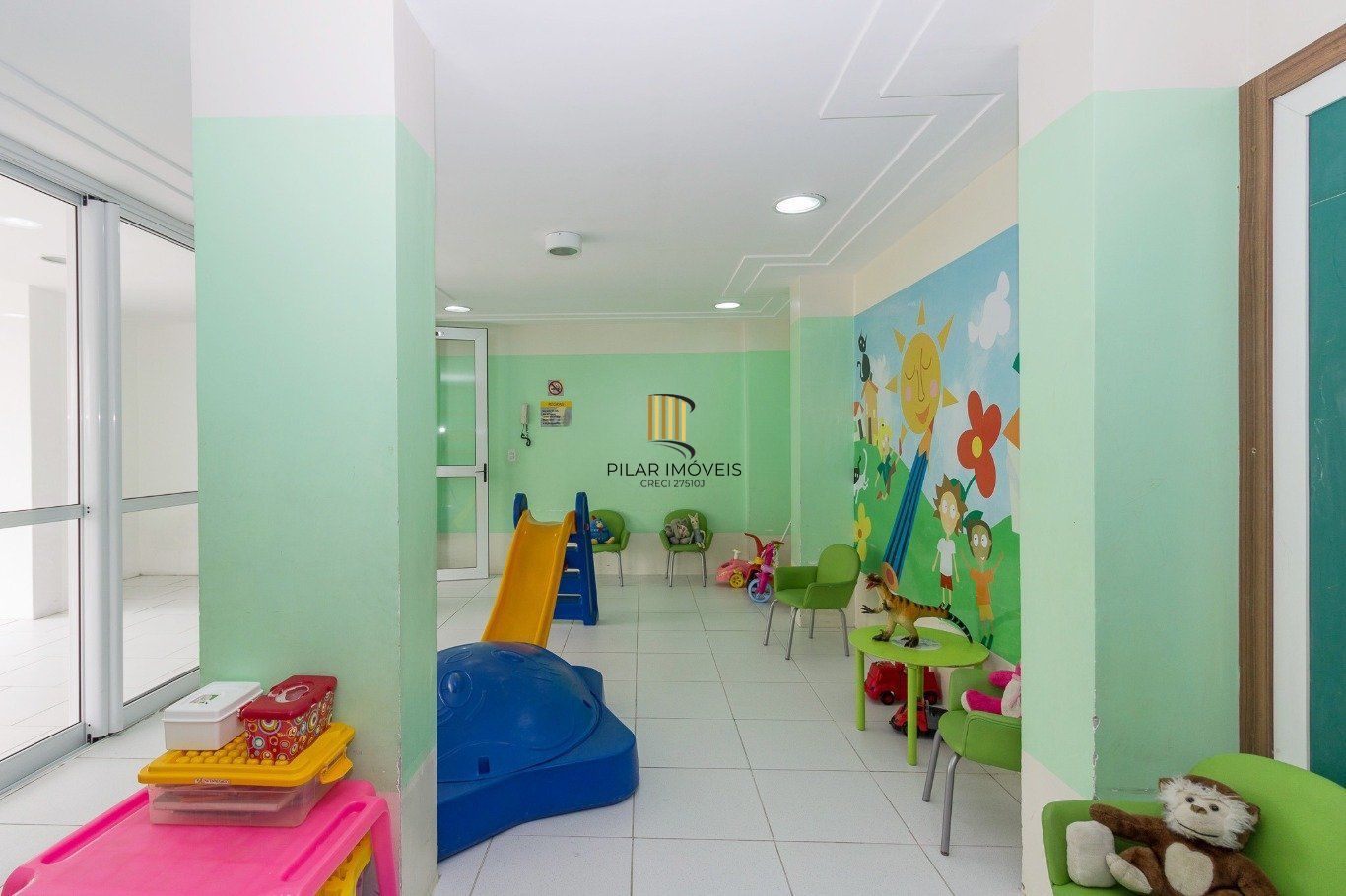 Apartamento 2 Dormitórios com Suíte, elevador e 2 Vagas no Alto Petrópolis