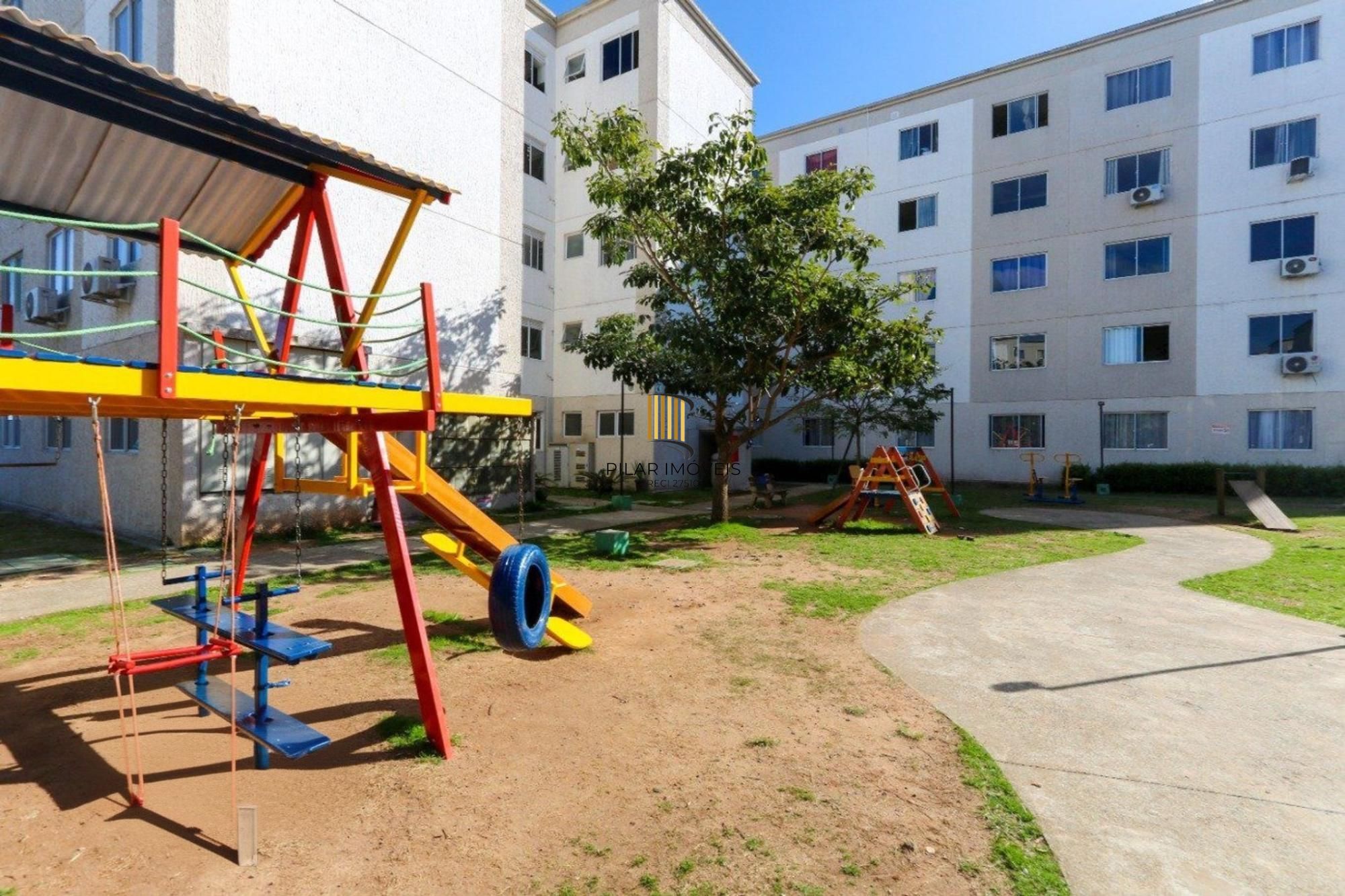 Apartamento com 1 dormitório e com 1 vaga de garagem em Canoas.